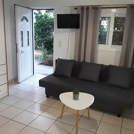 Simple, Calm And Center 2 Apartment Kalamata Exterior photo