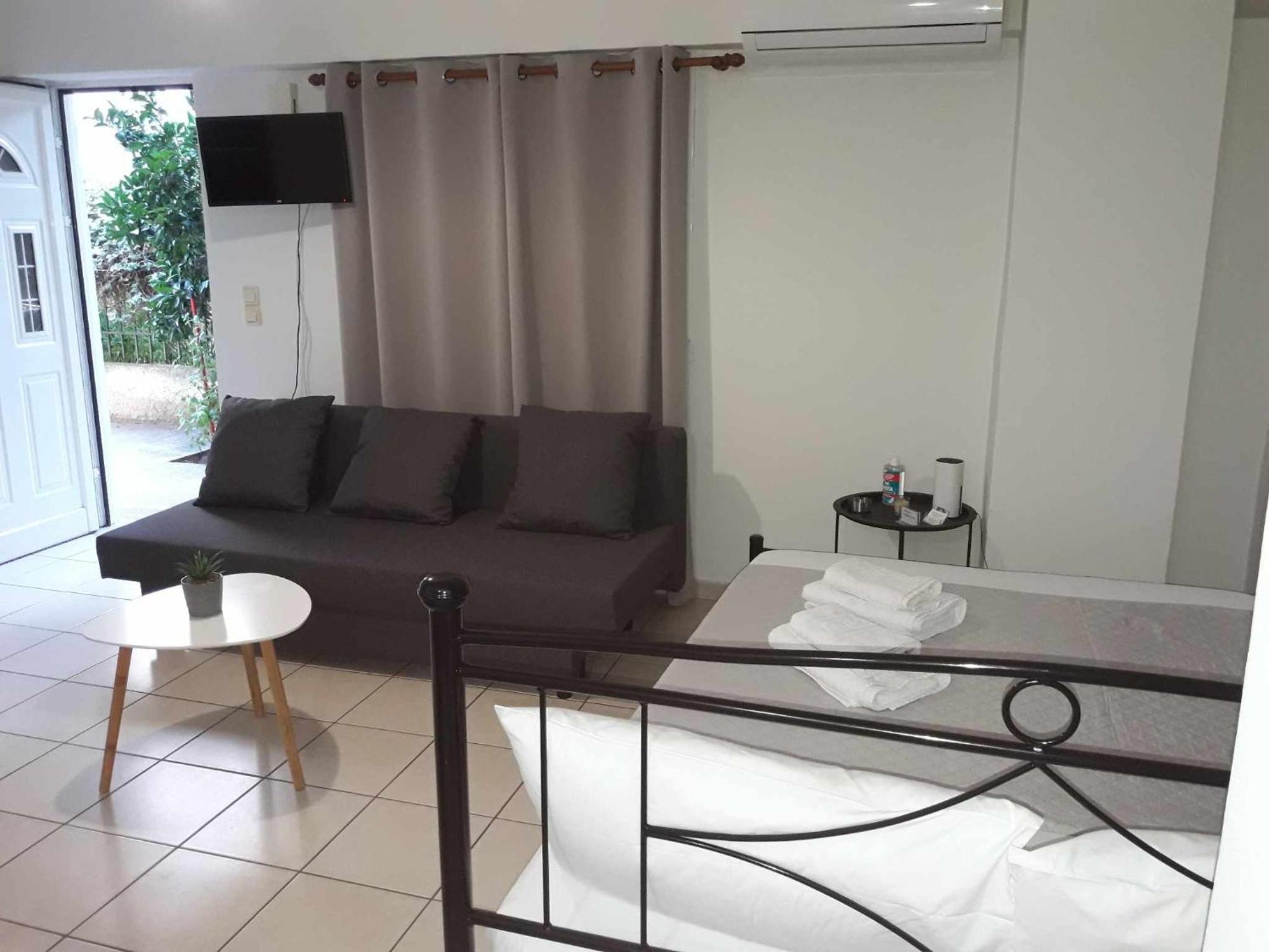 Simple, Calm And Center 2 Apartment Kalamata Exterior photo